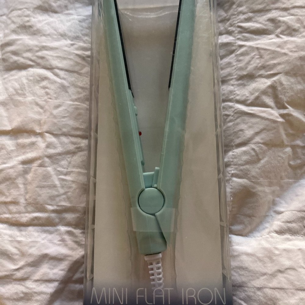 Vivaspa Mini Travelling Flat Iron New